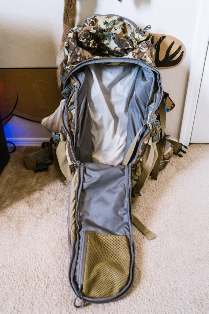 Horseshoe zipper on exo mountain gear 4800 bag